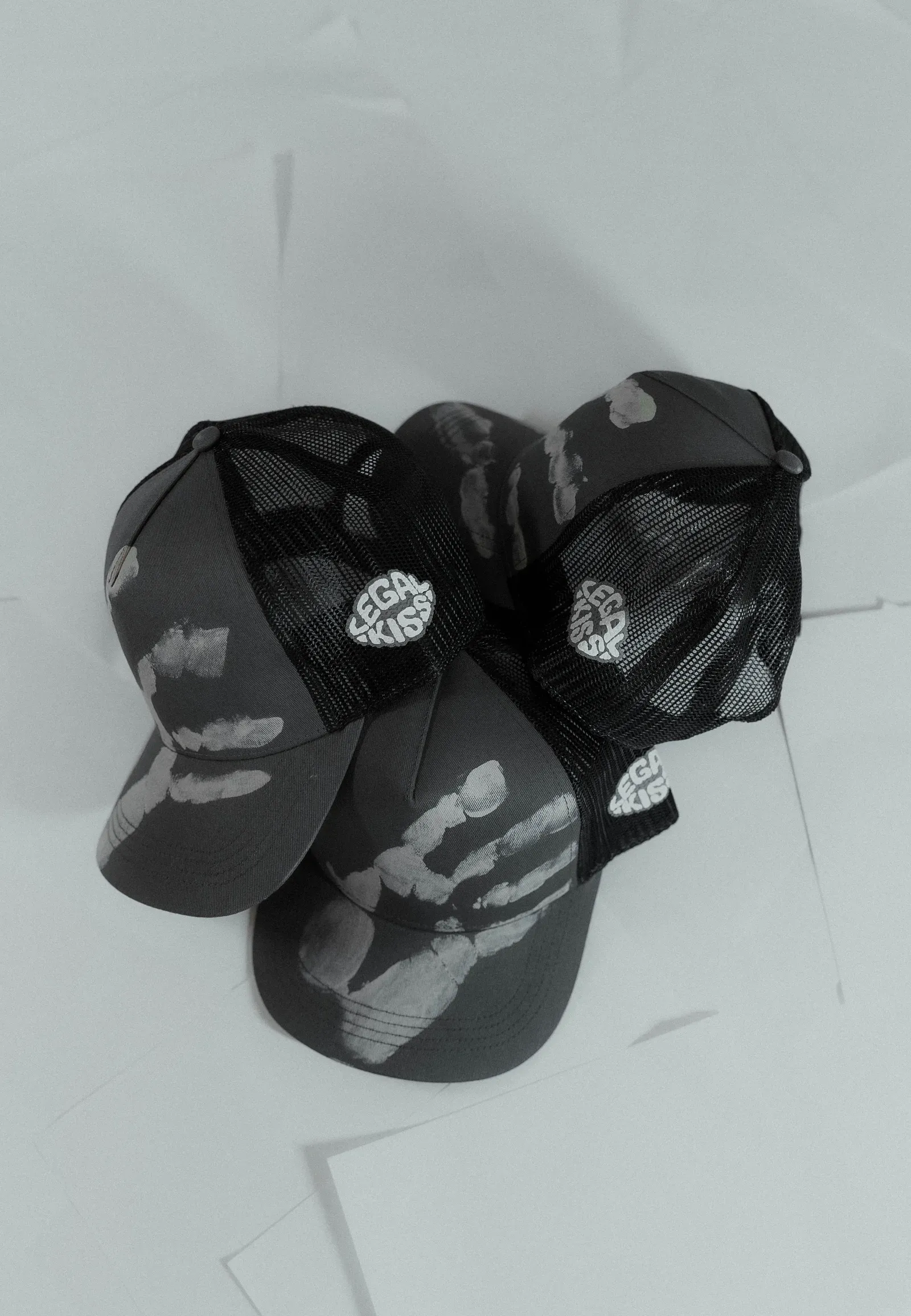 Cap — Hand